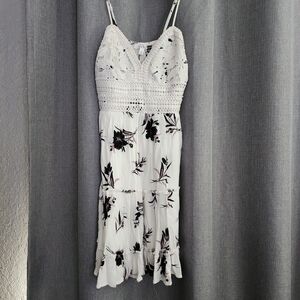 Love Tree White and Black Floral Midi Dress